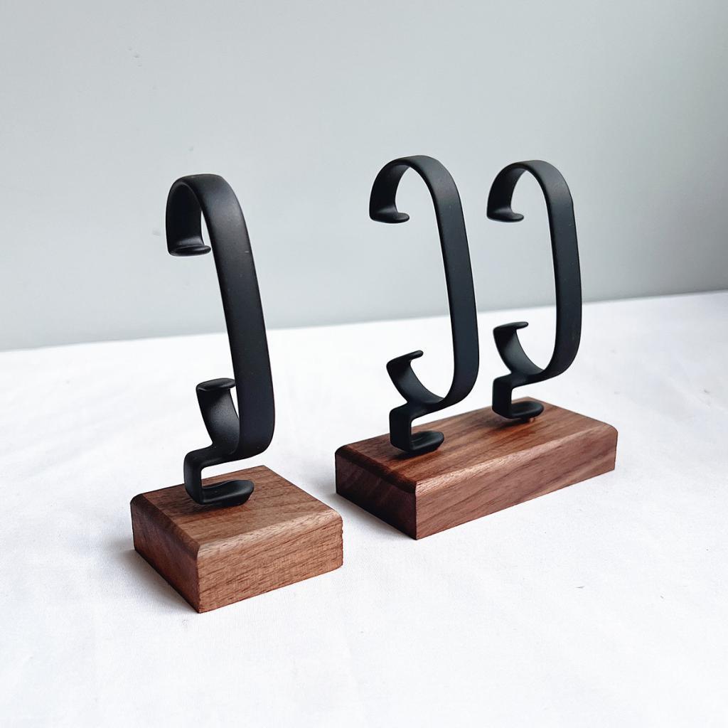 C Shaped Watch Display Stand S - Jewelry And Watches Inc avis et prix