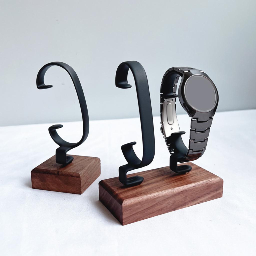 C Shaped Watch Display Stand S - Jewelry And Watches Inc avis et prix
