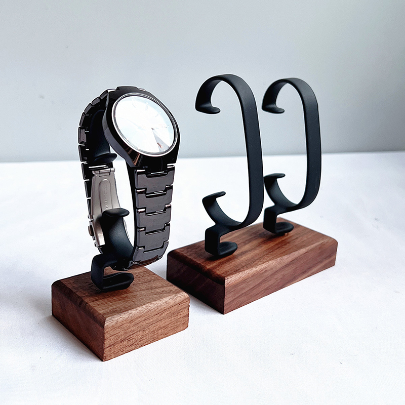 Wooden C-Shaped Watch Holder J - Jewelry And Watches Inc avis et prix